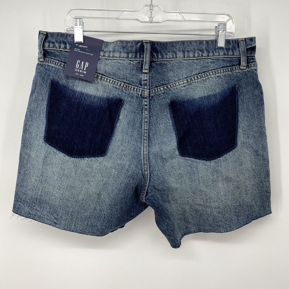 NWT GAP Denim Womens 5" Short Medium Indigo Size 32 Tall -Raw Hem